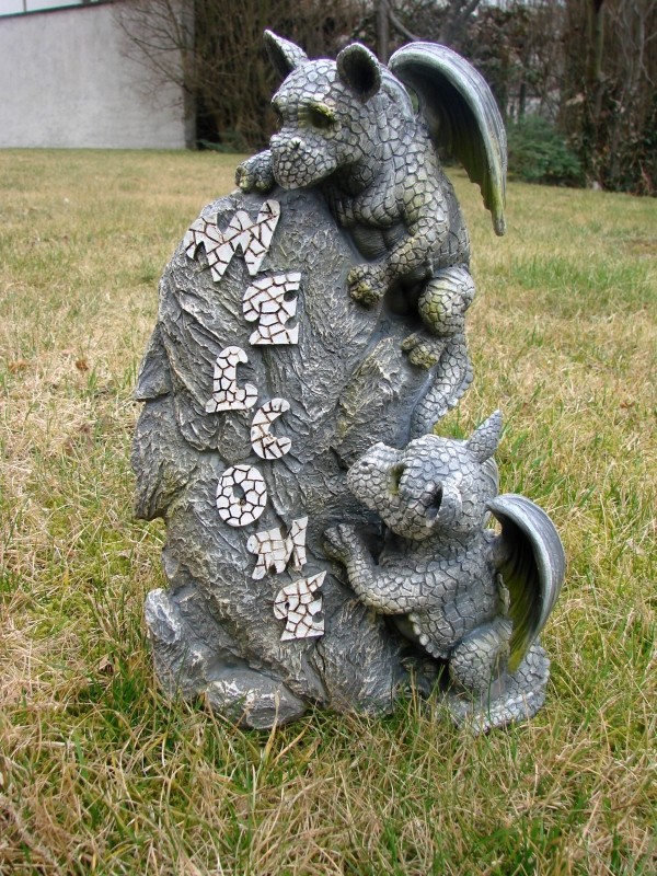 Gartendrache mit Willkommensschild Stein Drache Figur